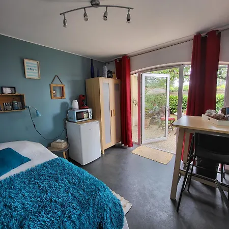 Spacieuse Climatisee Sur La Route Des Plages Homestay *